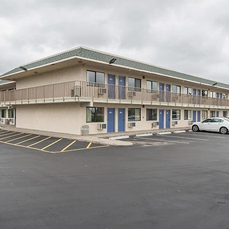 Motel 6 Kansas City, Mo - Airport Bagian luar foto