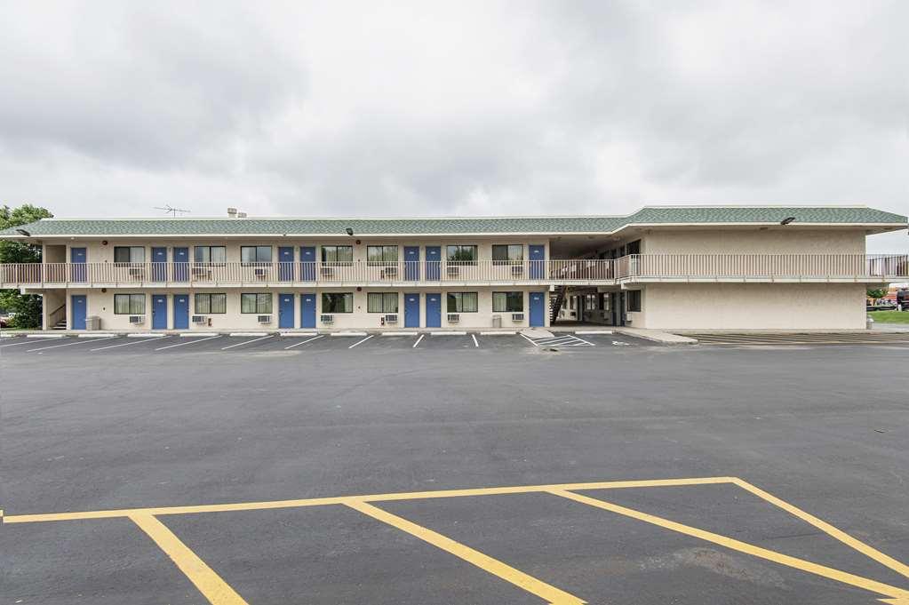 Motel 6 Kansas City, Mo - Airport Bagian luar foto