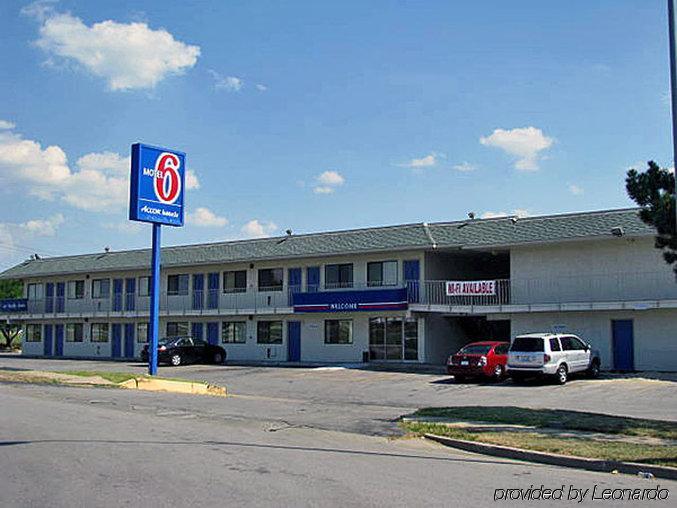 Motel 6 Kansas City, Mo - Airport Bagian luar foto