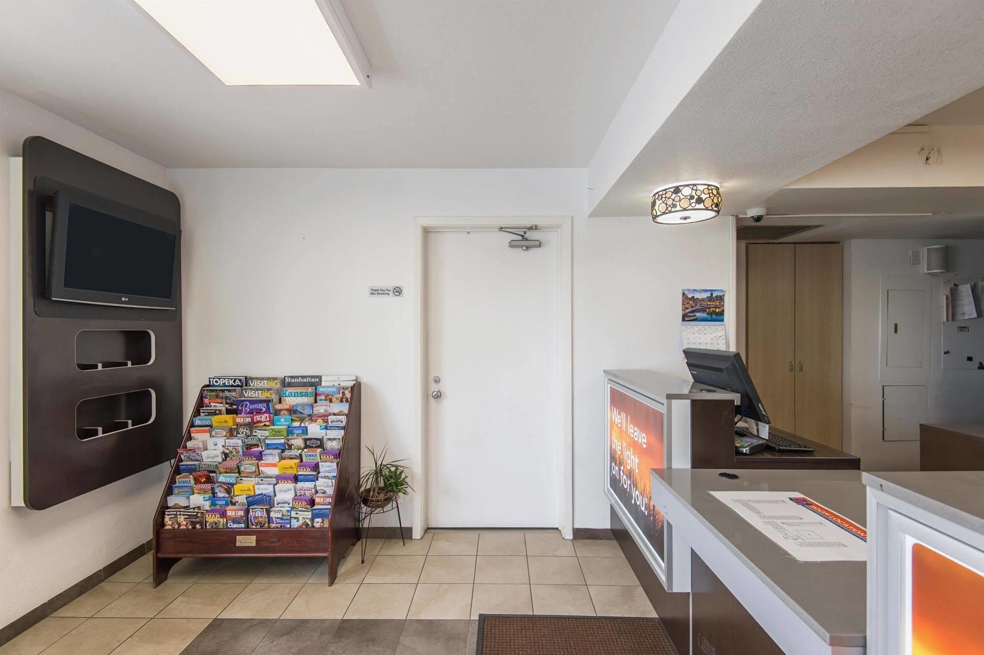 Motel 6 Kansas City, Mo - Airport Bagian luar foto