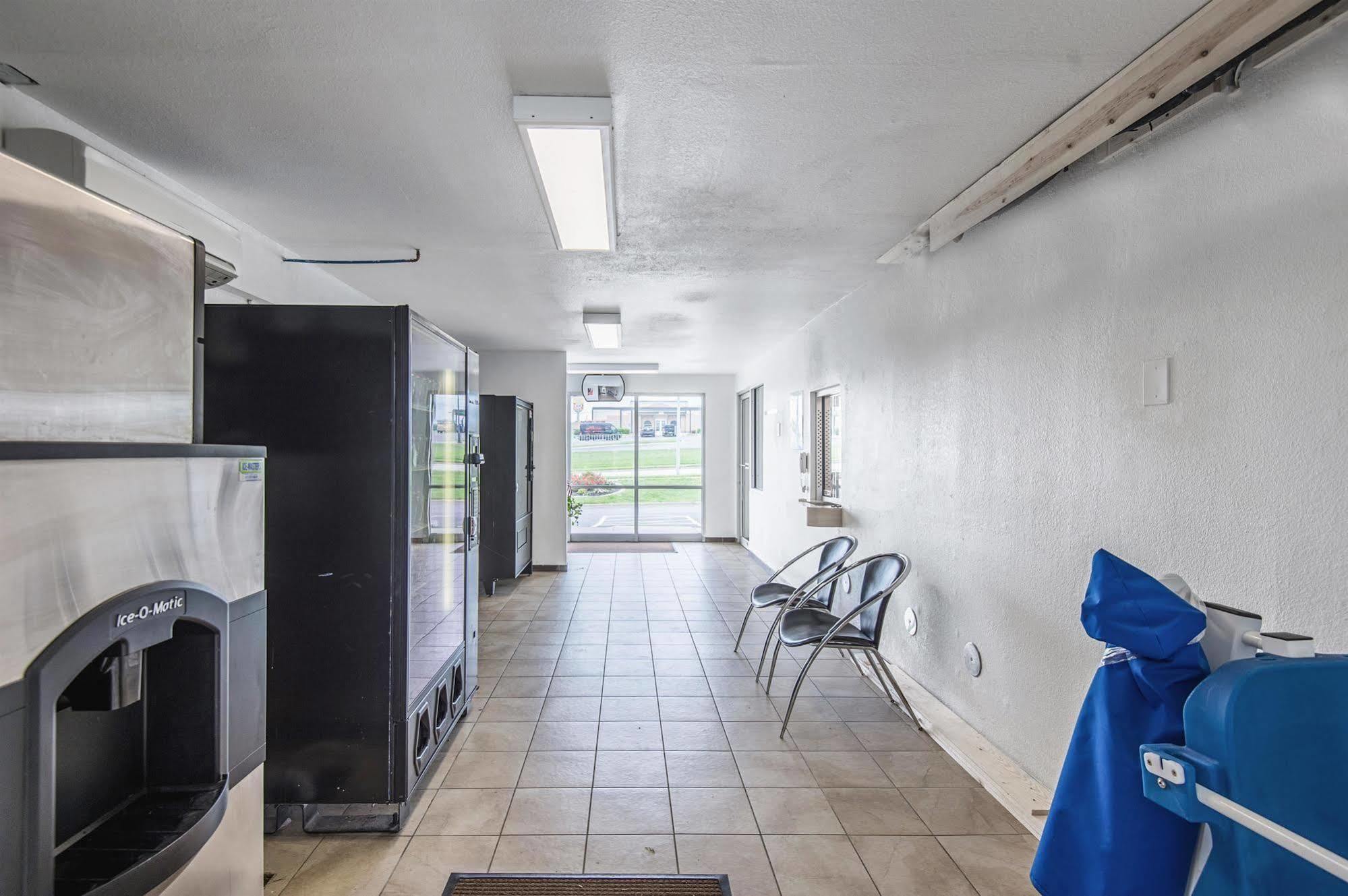 Motel 6 Kansas City, Mo - Airport Bagian luar foto