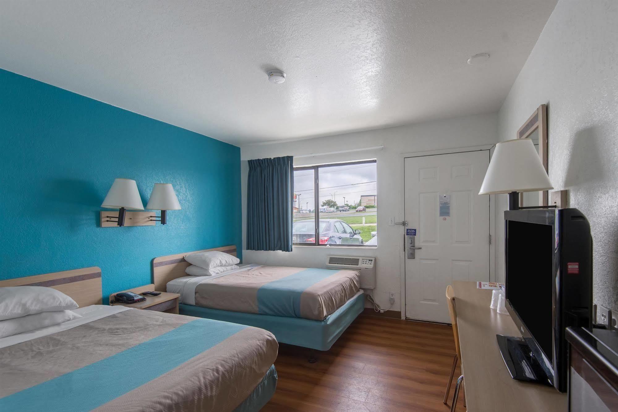 Motel 6 Kansas City, Mo - Airport Bagian luar foto