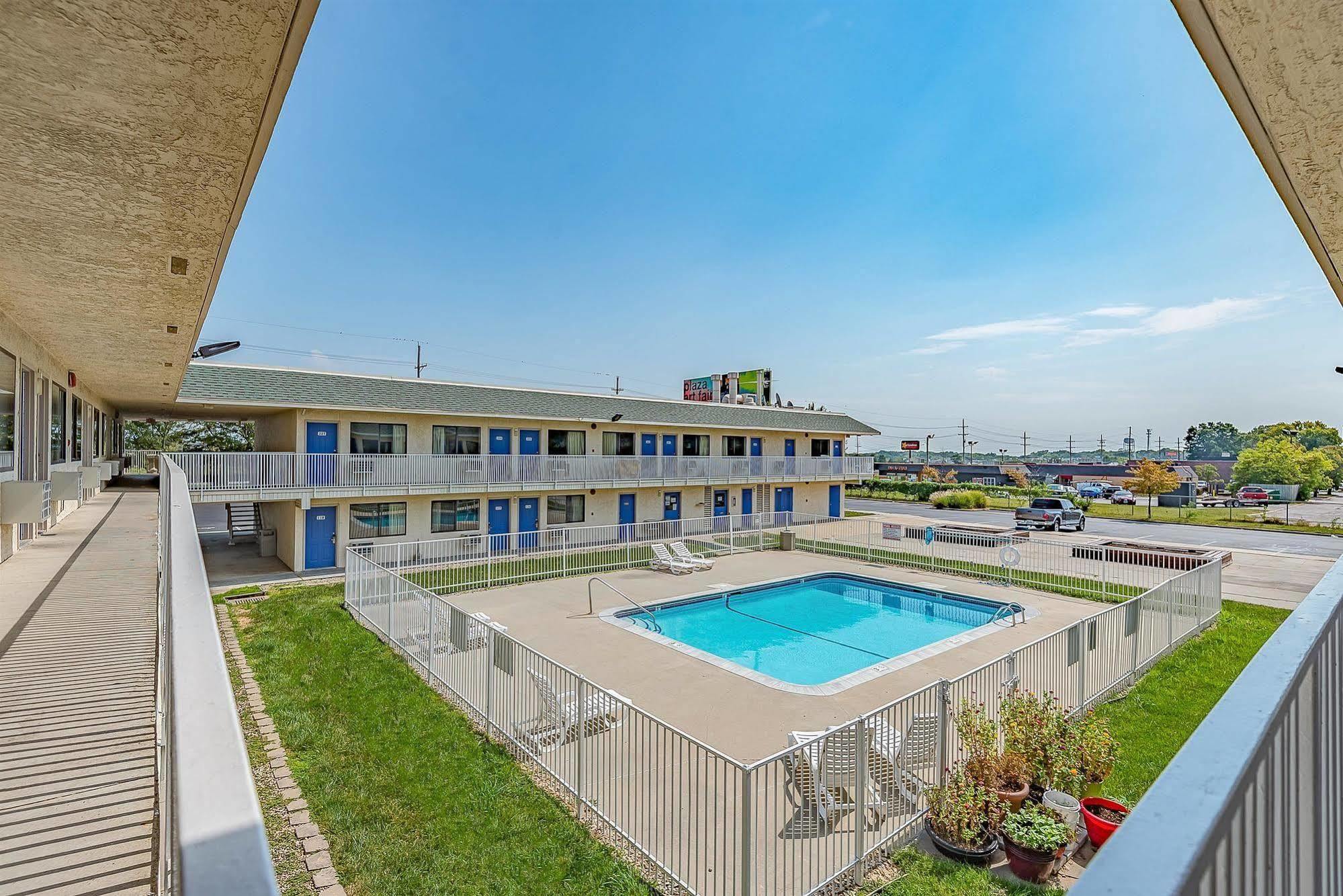 Motel 6 Kansas City, Mo - Airport Bagian luar foto