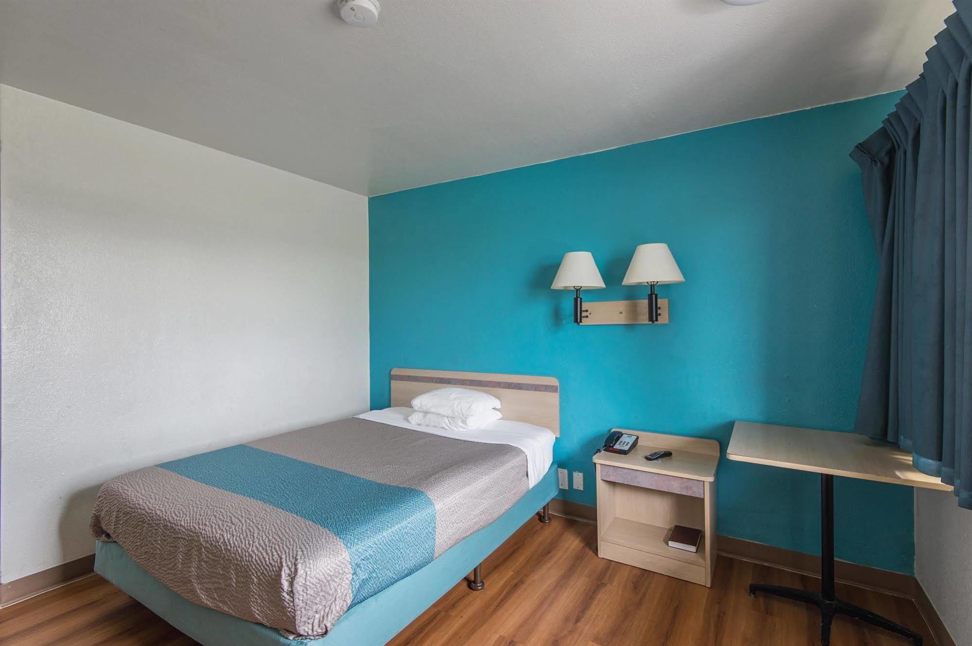 Motel 6 Kansas City, Mo - Airport Bagian luar foto