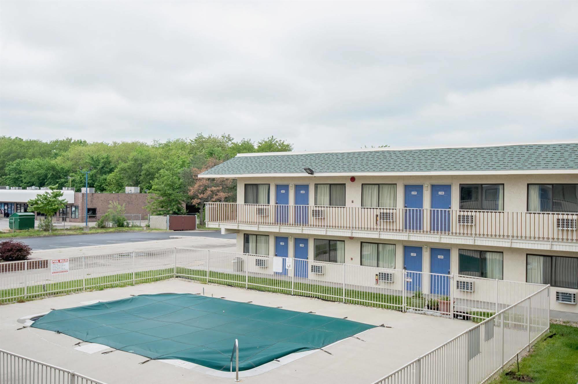 Motel 6 Kansas City, Mo - Airport Bagian luar foto